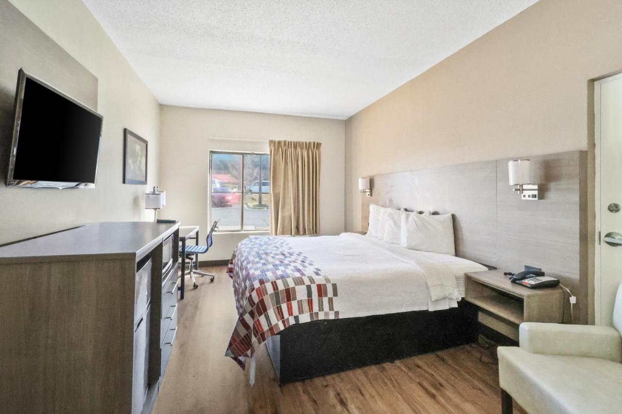Red Roof Inn & Suites Fayetteville-Fort Bragg Zewnętrze zdjęcie