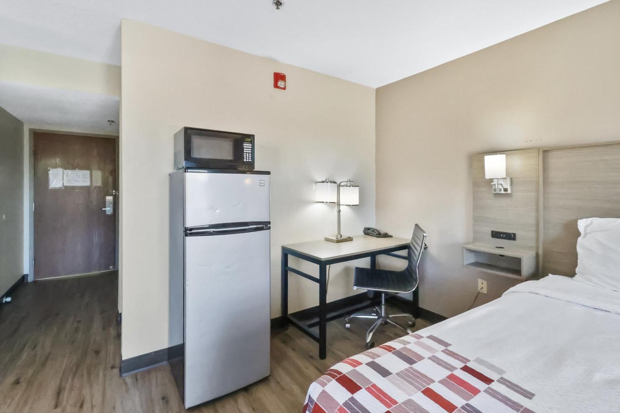 Red Roof Inn & Suites Fayetteville-Fort Bragg Zewnętrze zdjęcie