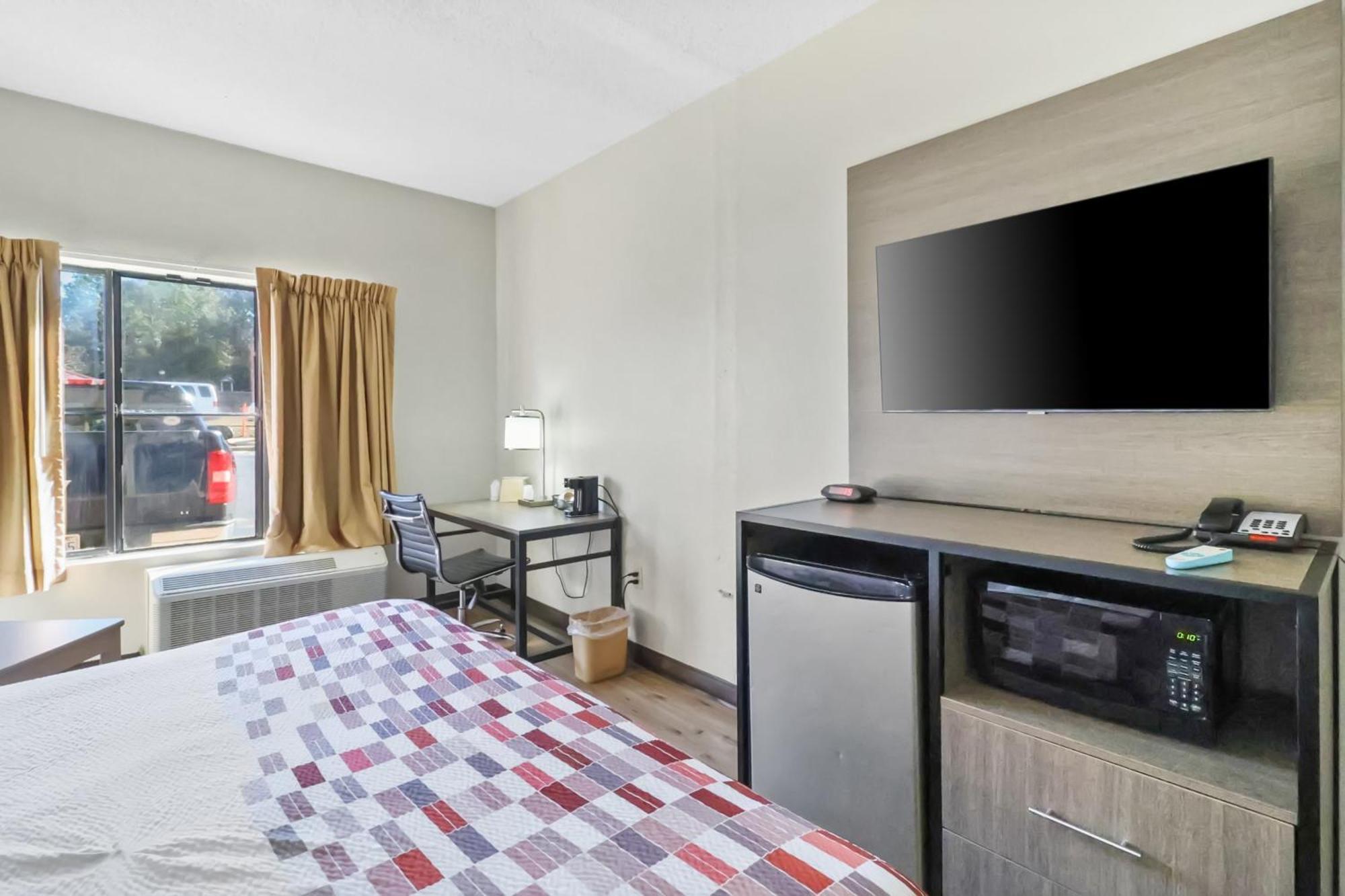 Red Roof Inn & Suites Fayetteville-Fort Bragg Zewnętrze zdjęcie