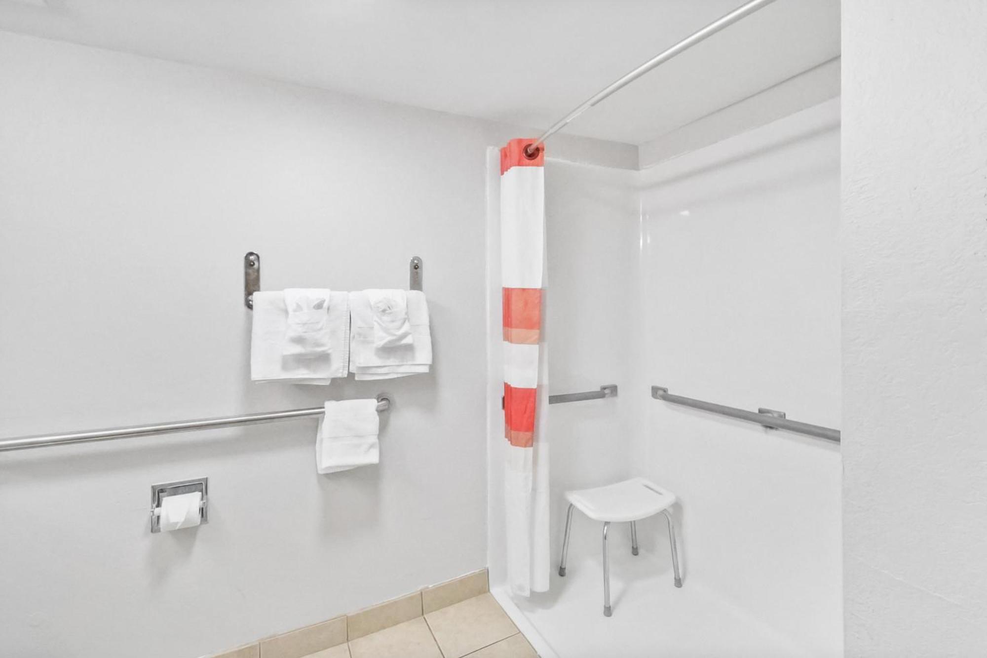 Red Roof Inn & Suites Fayetteville-Fort Bragg Zewnętrze zdjęcie