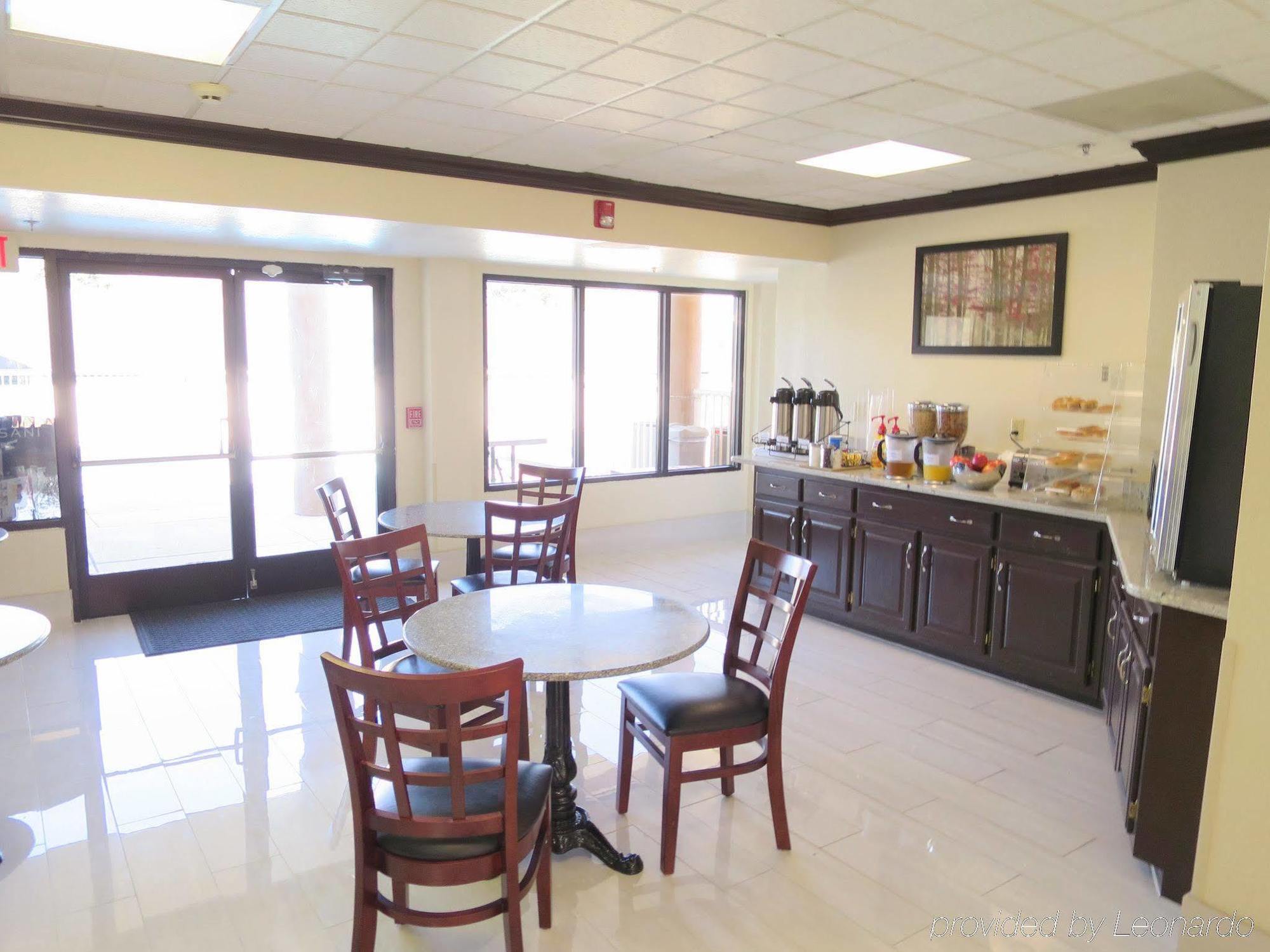 Red Roof Inn & Suites Fayetteville-Fort Bragg Zewnętrze zdjęcie