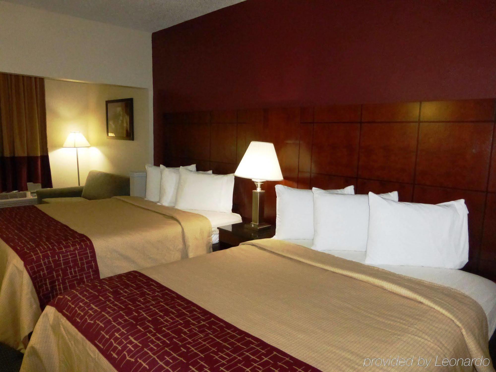 Red Roof Inn & Suites Fayetteville-Fort Bragg Zewnętrze zdjęcie