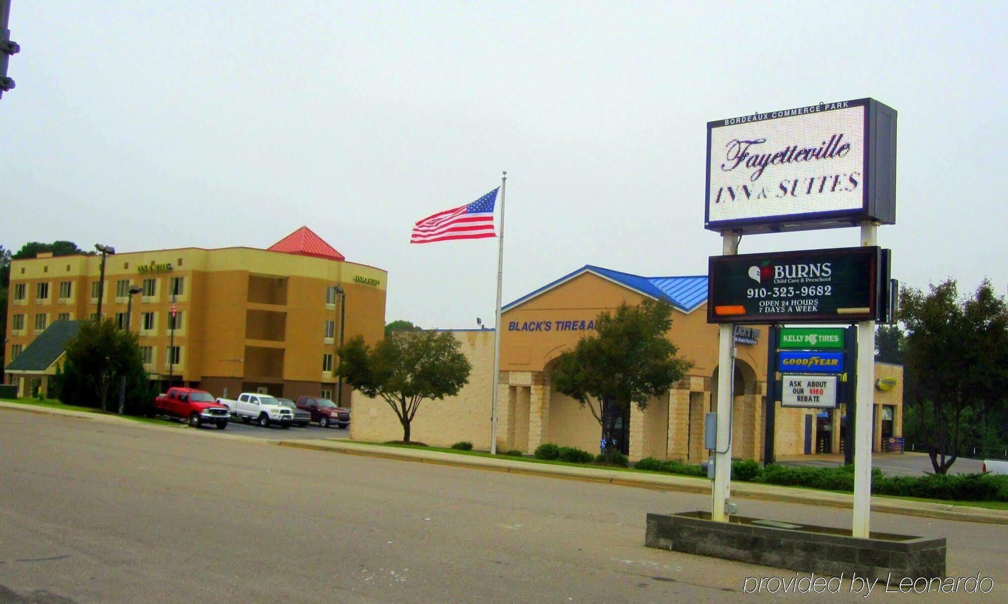 Red Roof Inn & Suites Fayetteville-Fort Bragg Zewnętrze zdjęcie